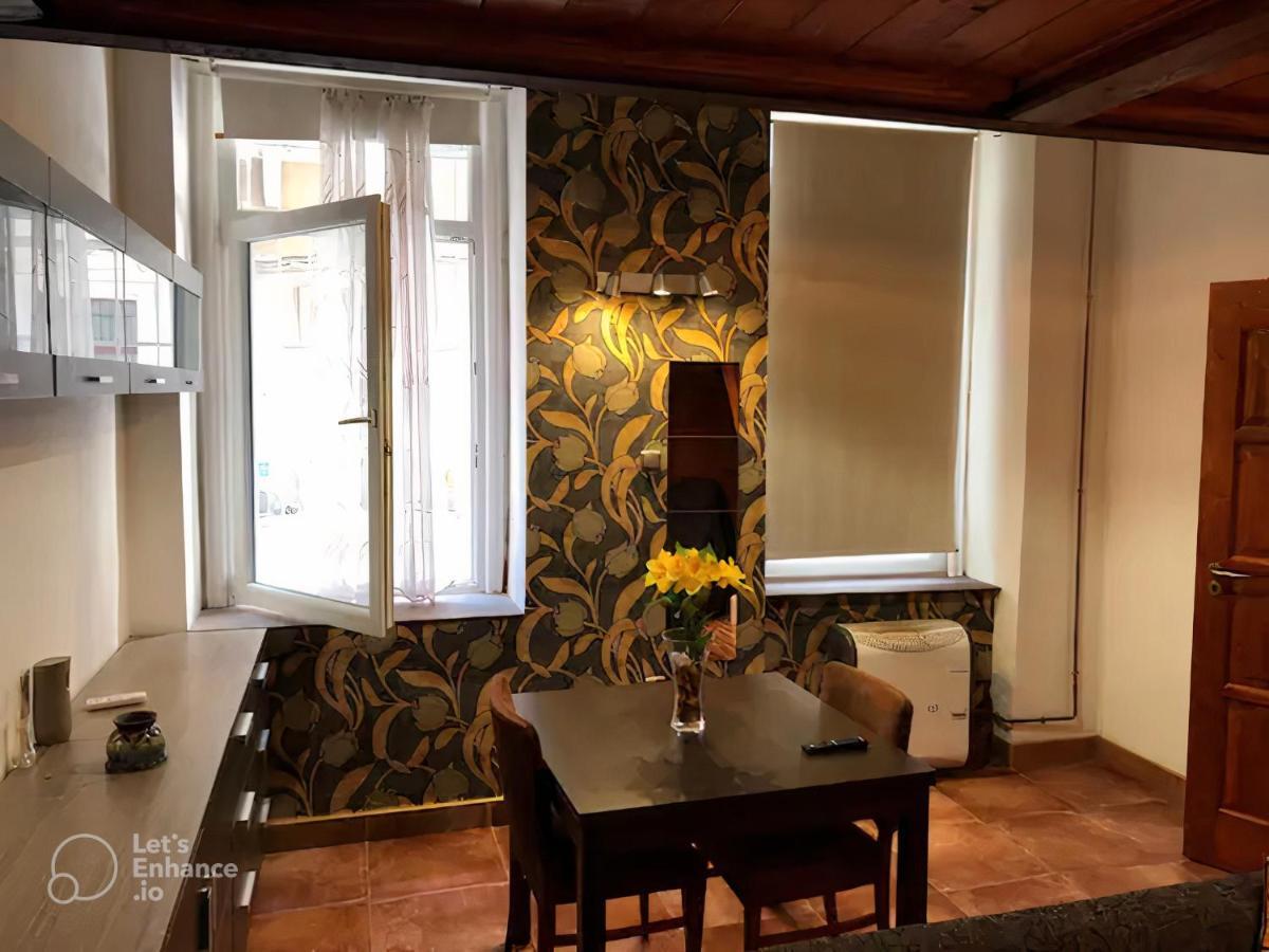 Modern Spacious In Center Apartment *