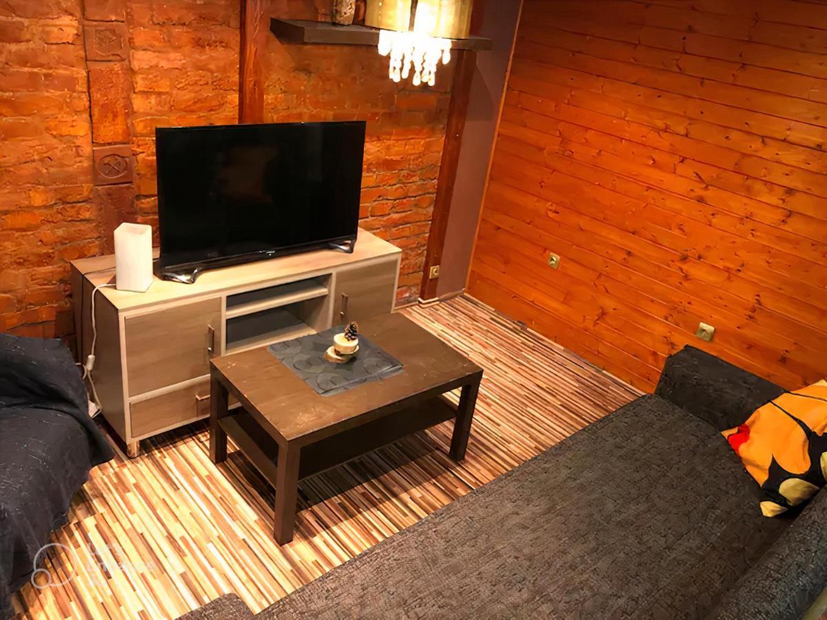 Modern Spacious In Center Apartment *